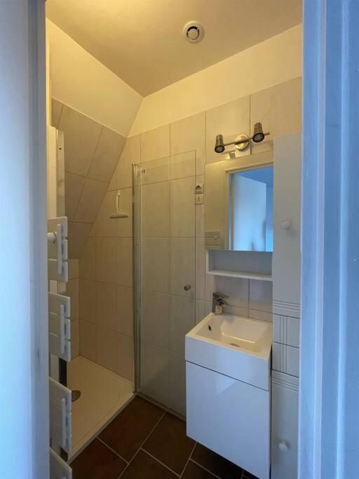 Charming Near Downtown With Garage *