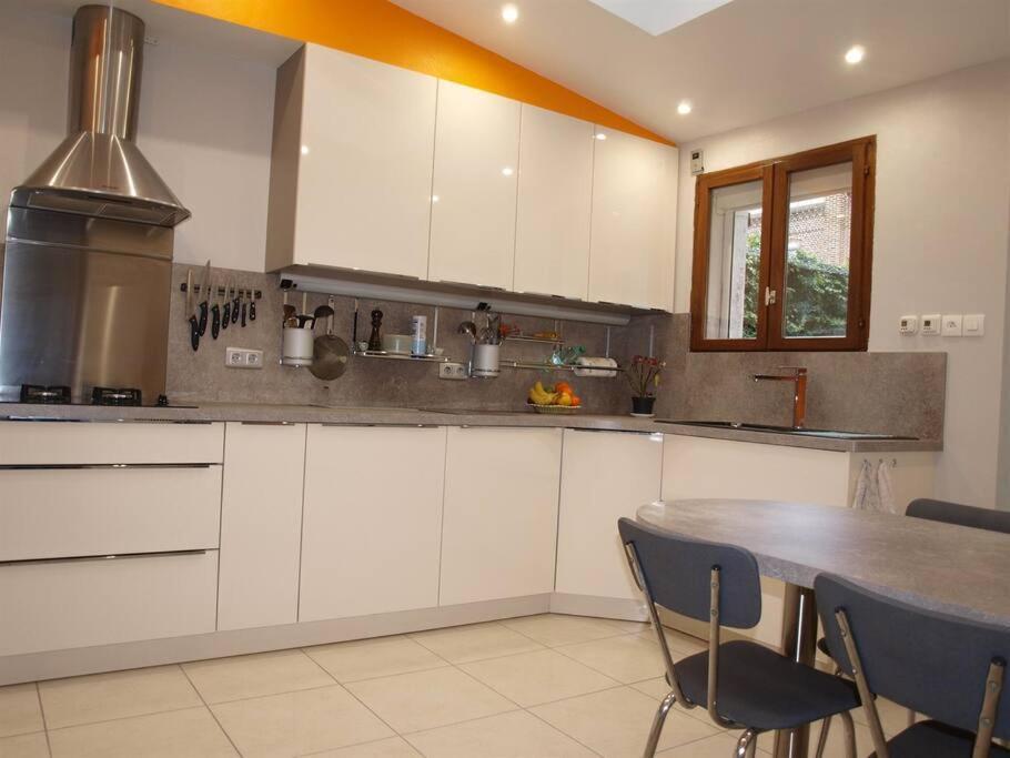 Hébergement de vacances Charming Near Downtown With Garage Amiens