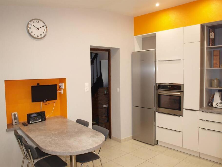 Charming Near Downtown With Garage Hébergement de vacances